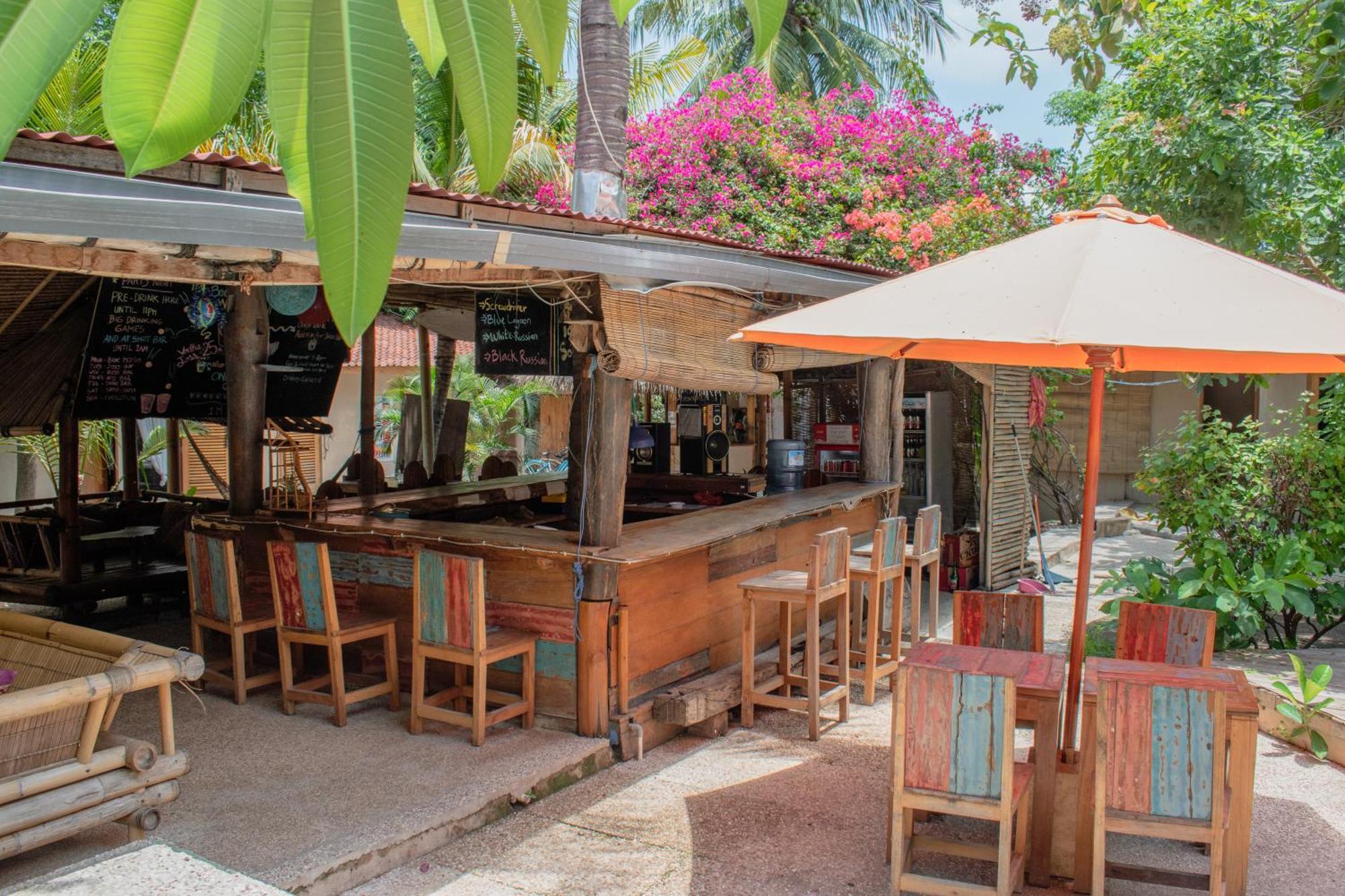 Jati Village, Party Hostel And Bungalows 吉利特拉旺安 客房 照片