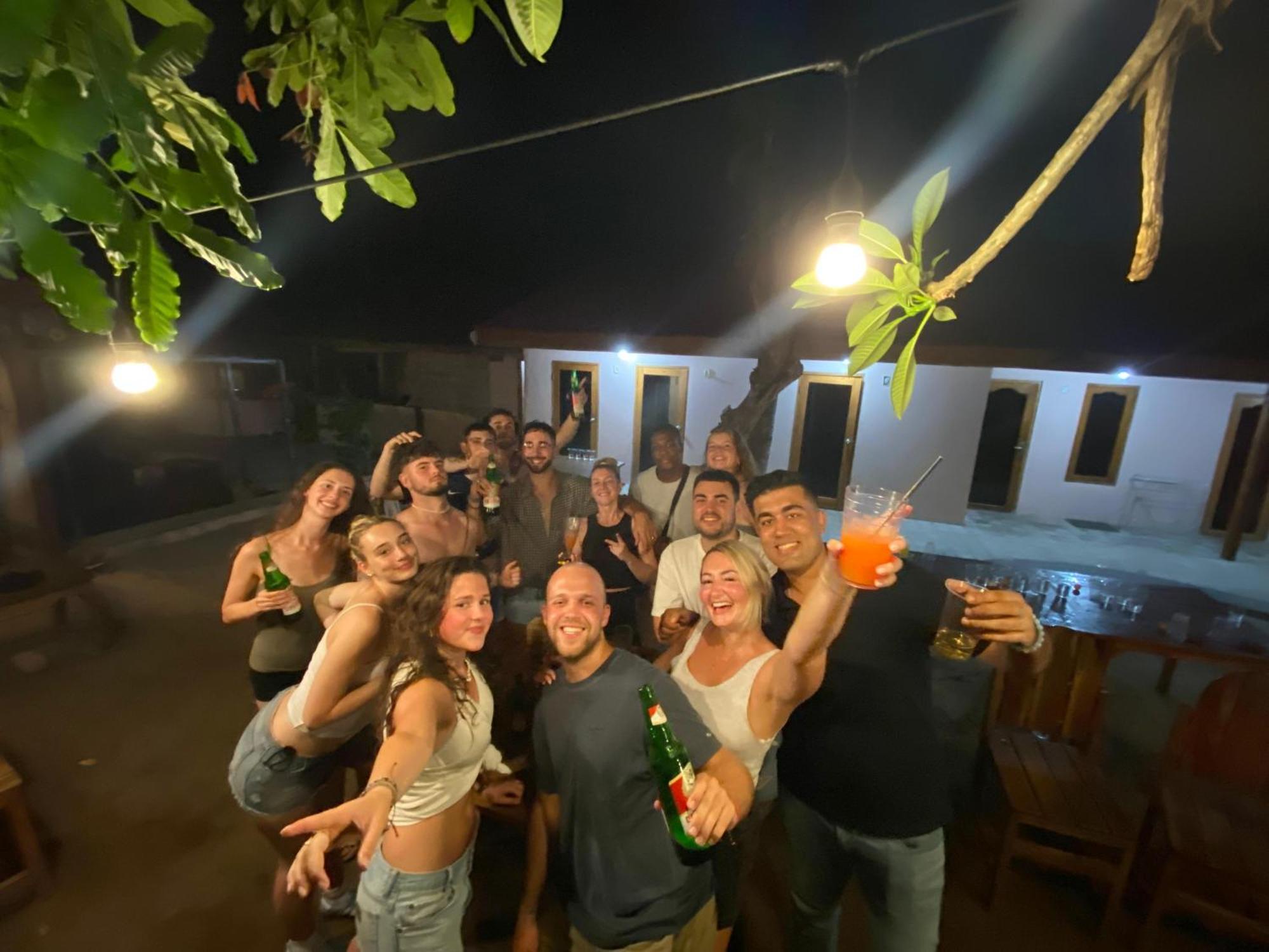 Jati Village, Party Hostel And Bungalows 吉利特拉旺安 外观 照片
