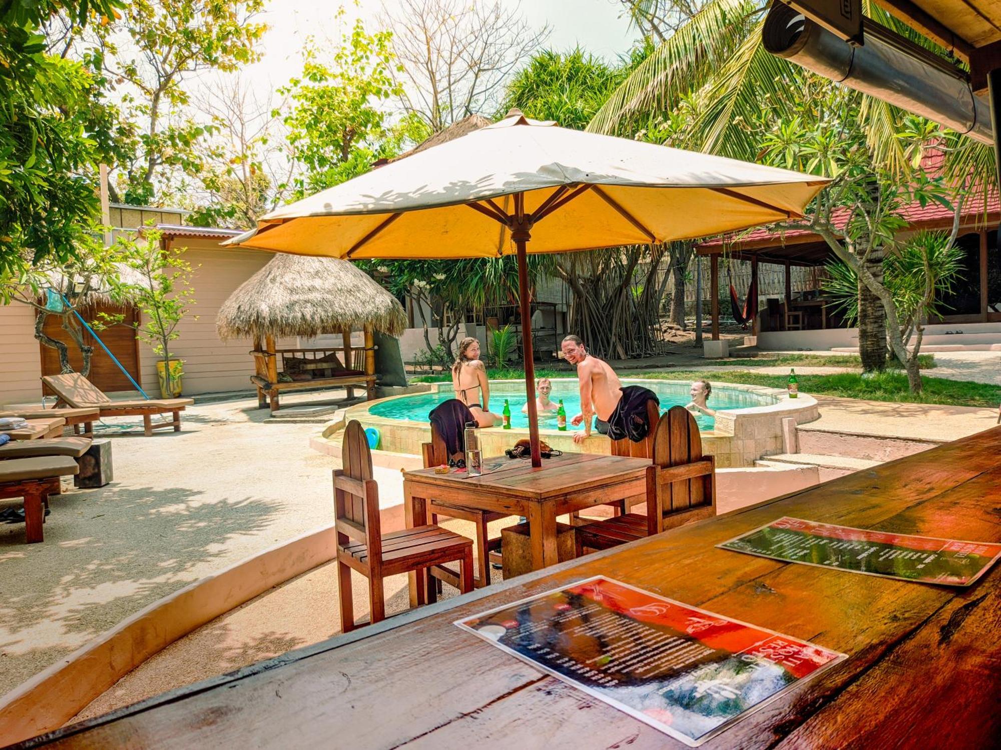 Jati Village, Party Hostel And Bungalows 吉利特拉旺安 外观 照片