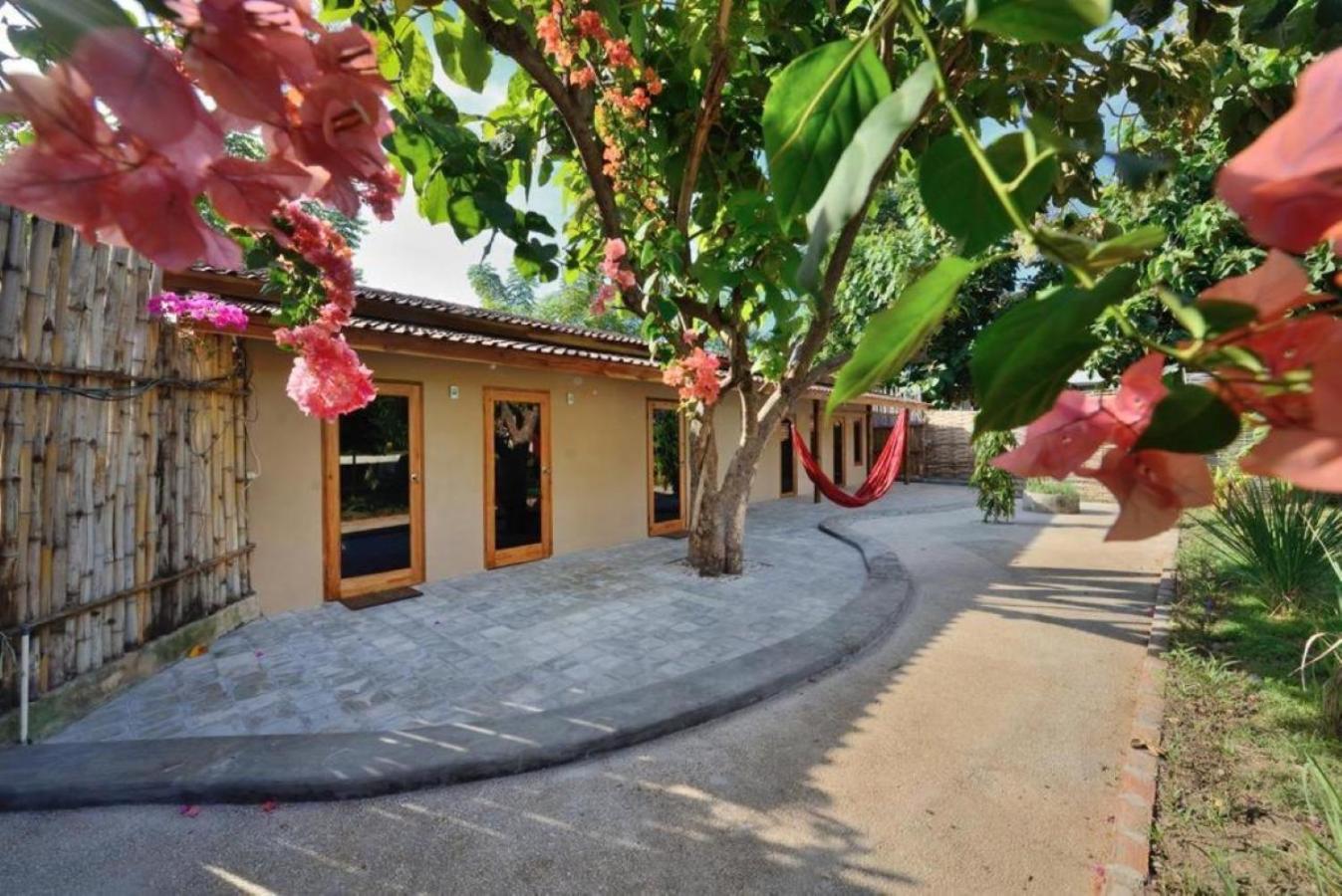 Jati Village, Party Hostel And Bungalows 吉利特拉旺安 外观 照片