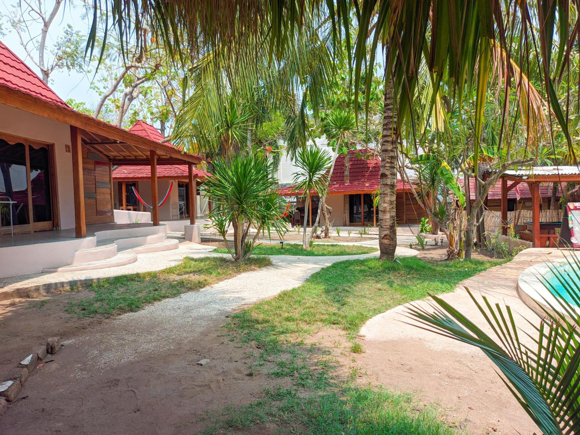 Jati Village, Party Hostel And Bungalows 吉利特拉旺安 外观 照片
