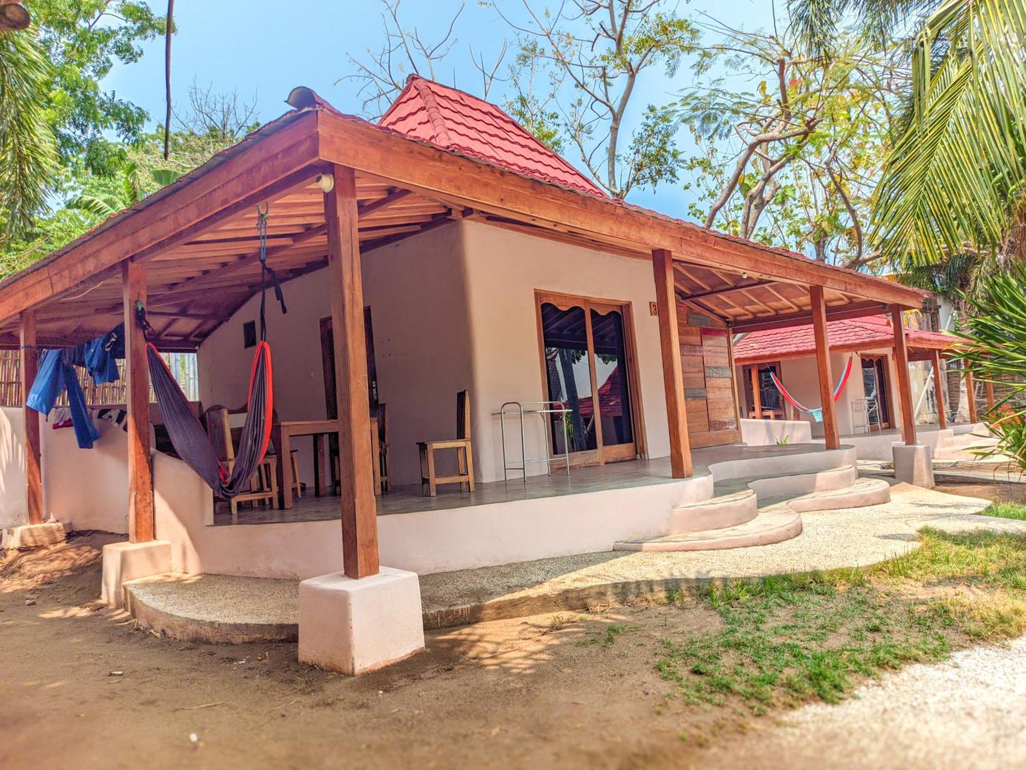 Jati Village, Party Hostel And Bungalows 吉利特拉旺安 外观 照片